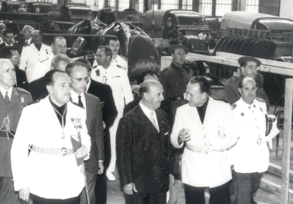 1961. El Generalísimo Franco visita la fábrica Citroën–Hispania en Vigo.