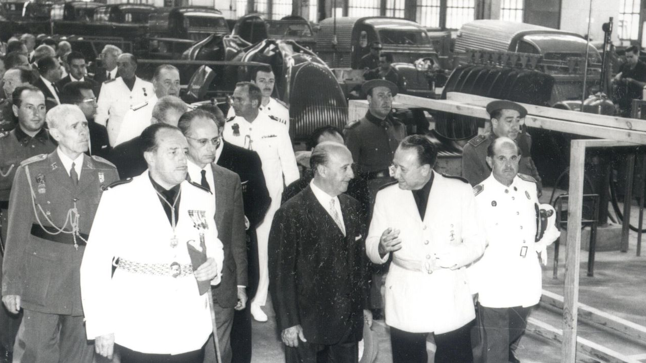 1961. El Generalísimo Franco visita la fábrica Citroën–Hispania en Vigo.