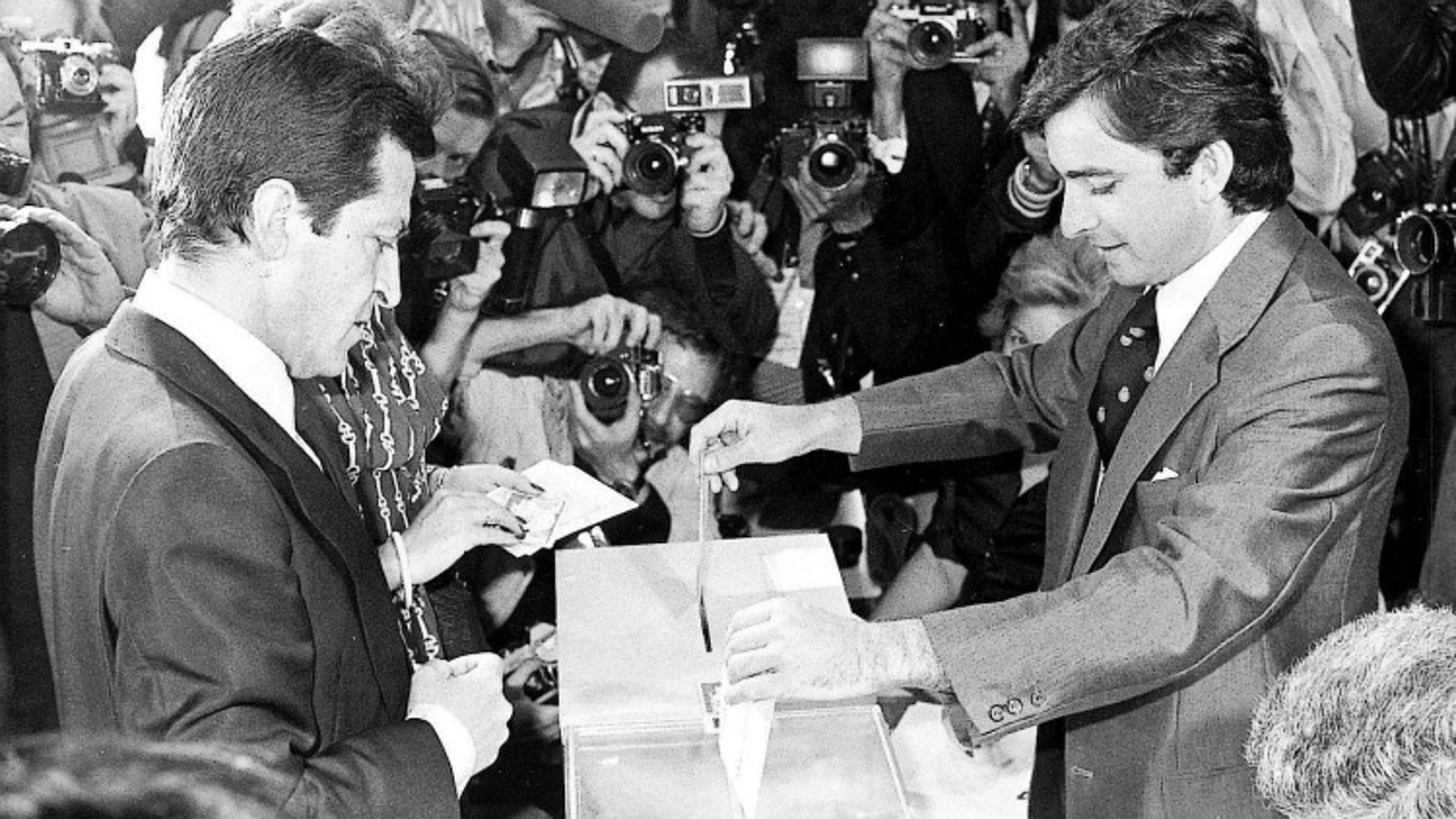 Первый своб. Выборы 1977 г. в Испании. Испания пакт Монклоа 1977. Первые выборы в Испании. Испания в 70е.
